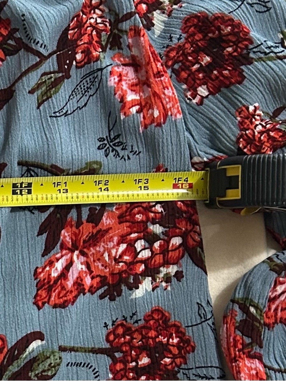 VENUS Floral Cold-Shoulder Top with Lace Trim - Picture 6 of 10